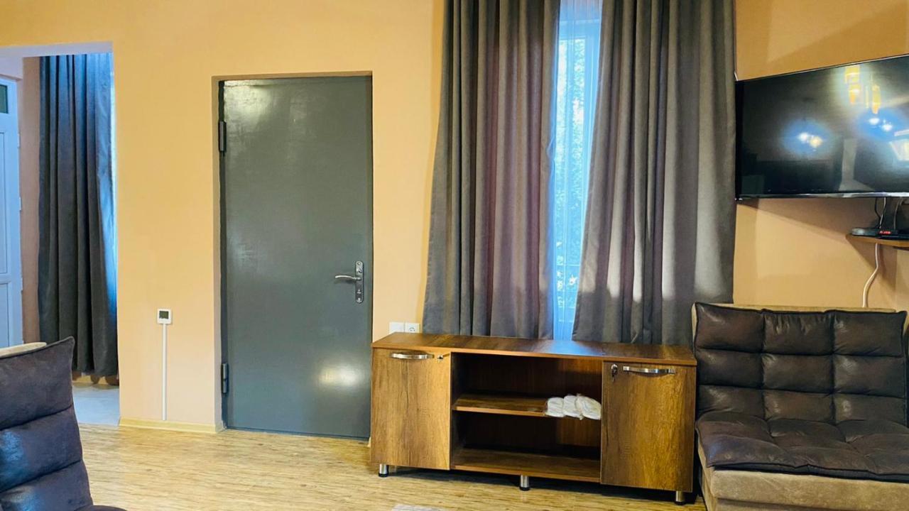 Lela Guest House Местія Екстер'єр фото